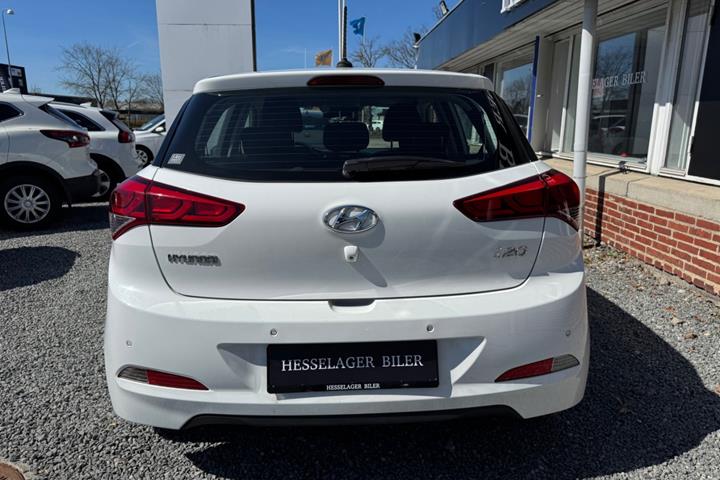 Hvid Hyundai i20 fra 2018