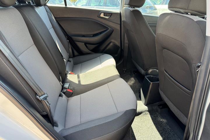 Hvid Hyundai i20 fra 2018