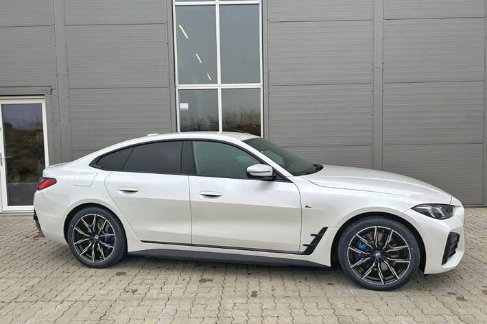 Hvid BMW i4 fra 2025