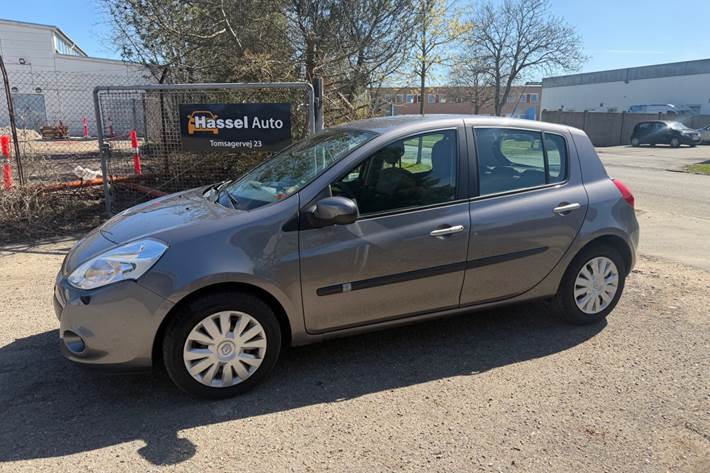 Grøn Renault Clio III fra 2010