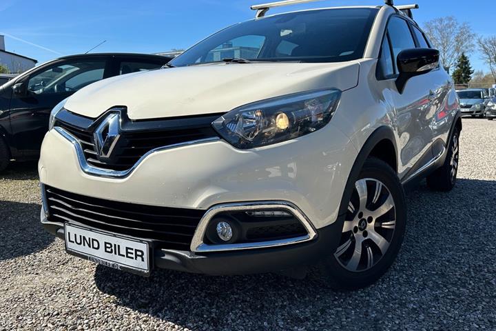 Beige Renault Captur fra 2016 set udefra