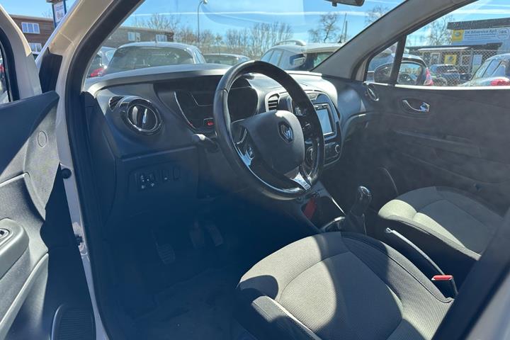 Beige Renault Captur fra 2016