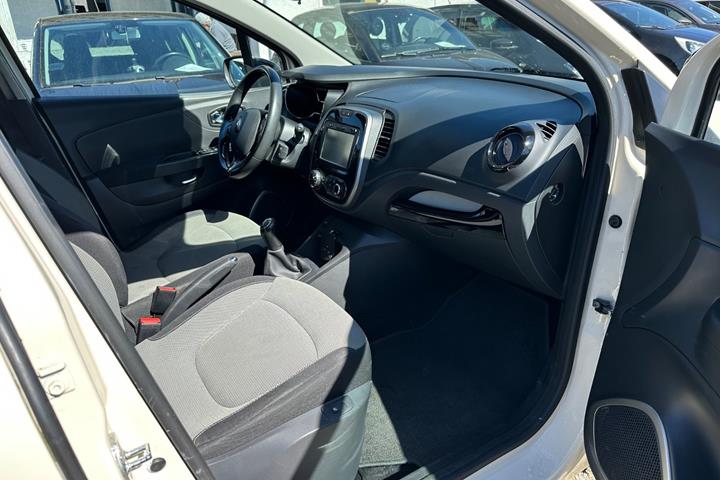 Beige Renault Captur fra 2016