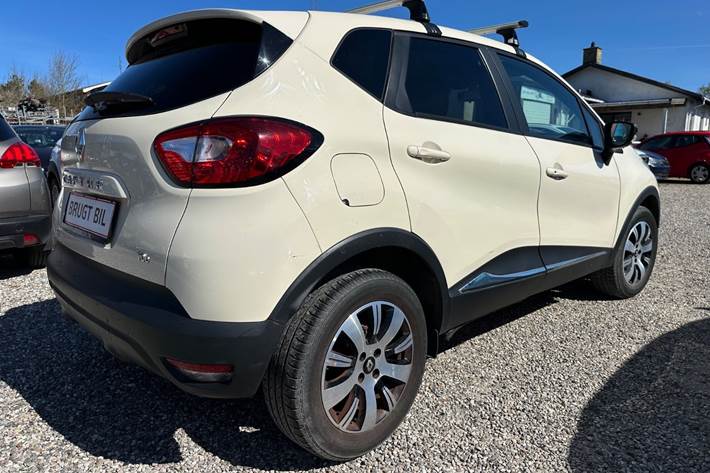 Beige Renault Captur fra 2016