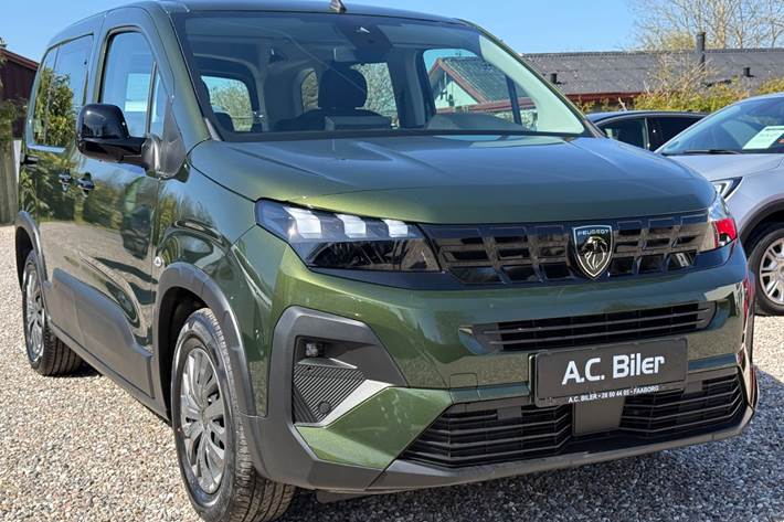 Grøn Peugeot e-Rifter fra 2025 set udefra