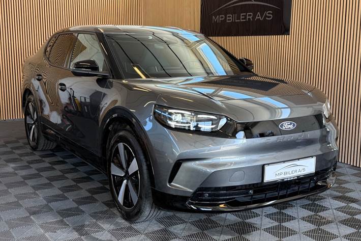Grå Ford Capri fra 2025 set udefra