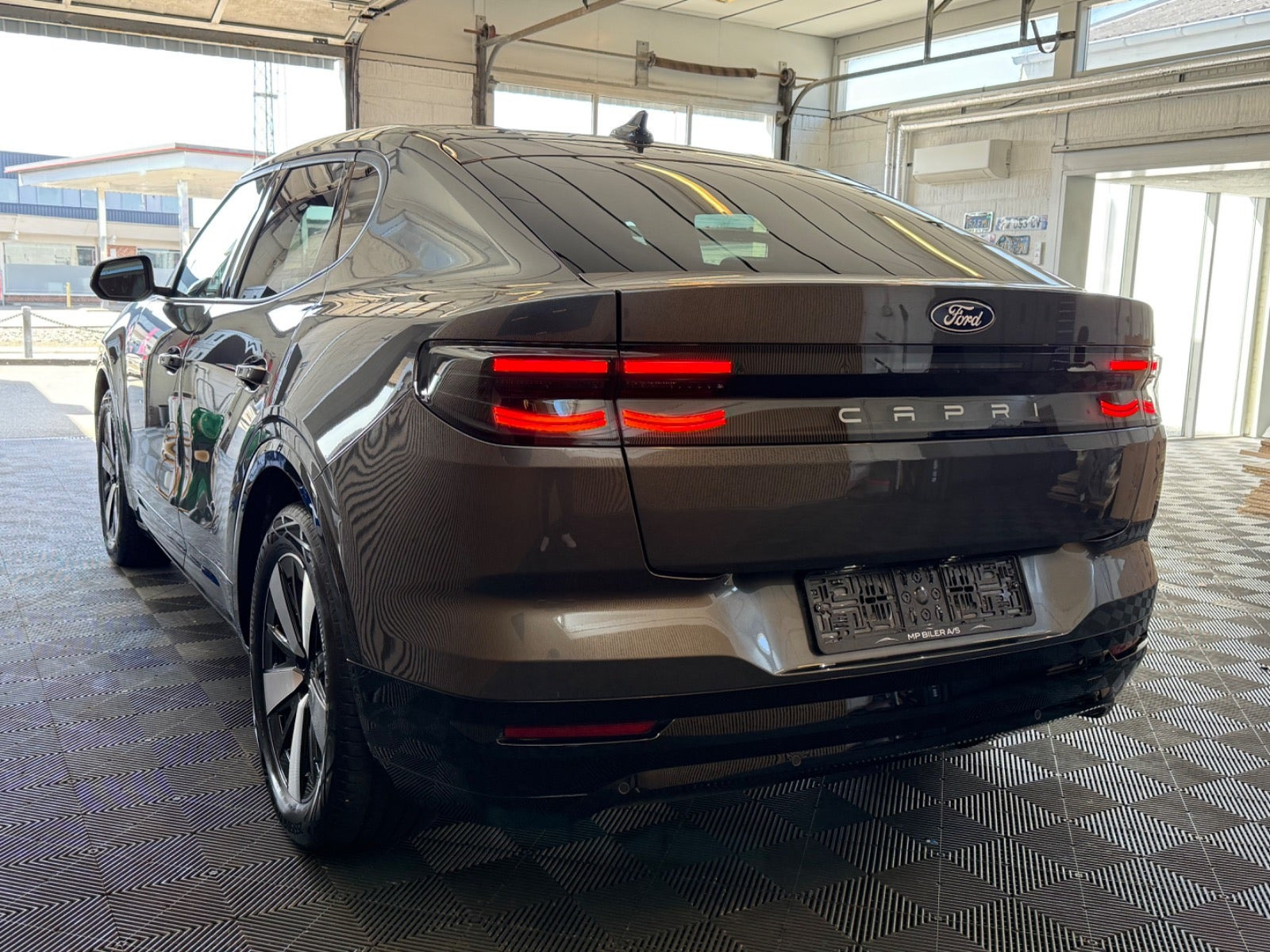 Grå Ford Capri fra 2025