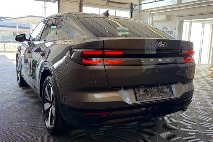 Grå Ford Capri fra 2025