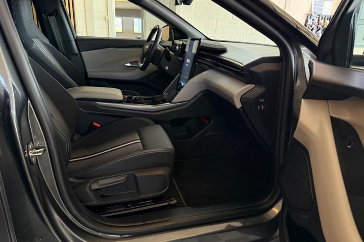 Grå Ford Capri fra 2025