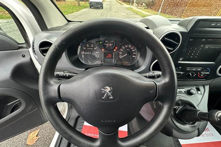 Hvid Peugeot Partner fra 2016