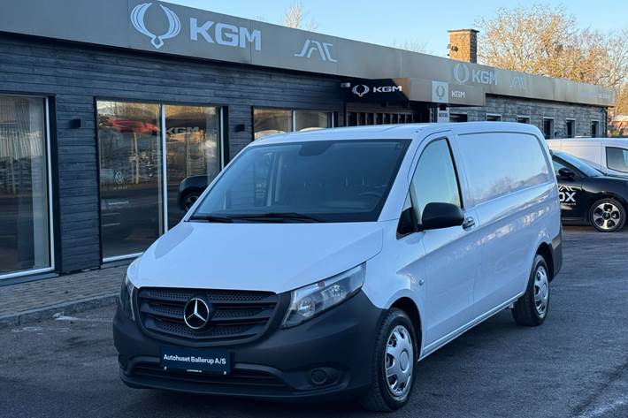 Hvid Mercedes Vito 114 fra 2022
