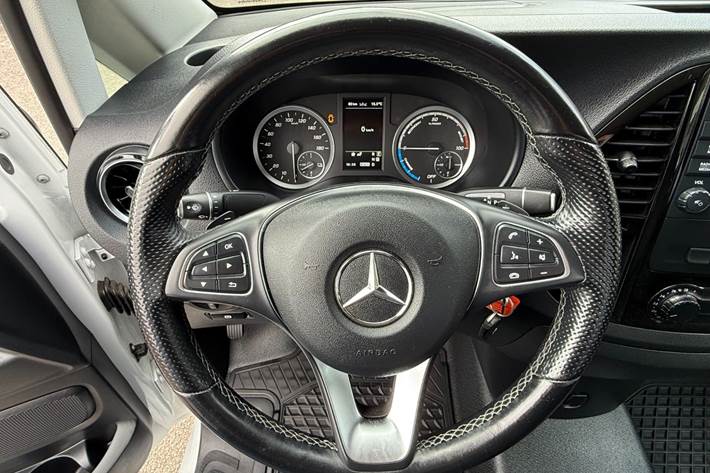 Hvid Mercedes eVito 112 fra 2022