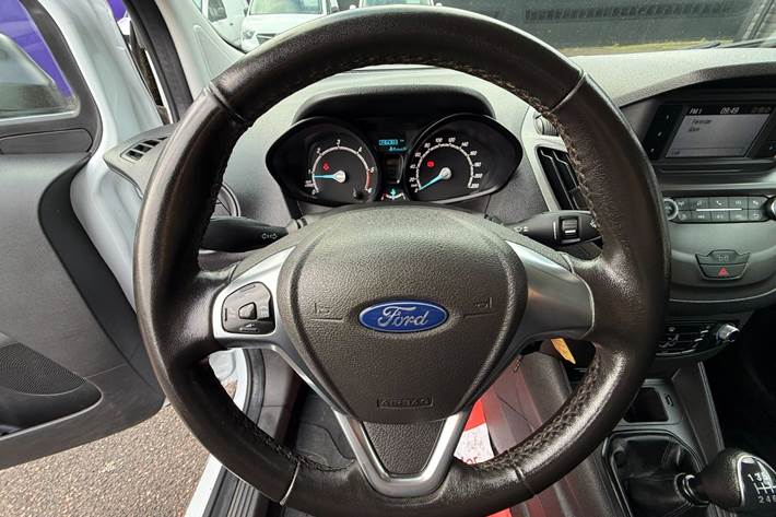 Hvid Ford Transit Courier fra 2019