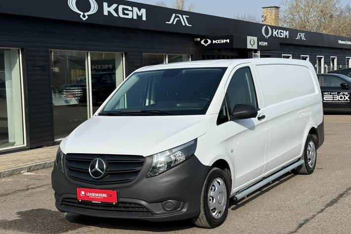 Hvid Mercedes Vito 114 fra 2023