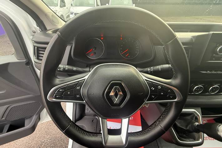 Hvid Renault Trafic fra 2022