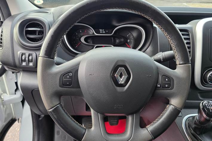 Hvid Renault Trafic T29 fra 2020