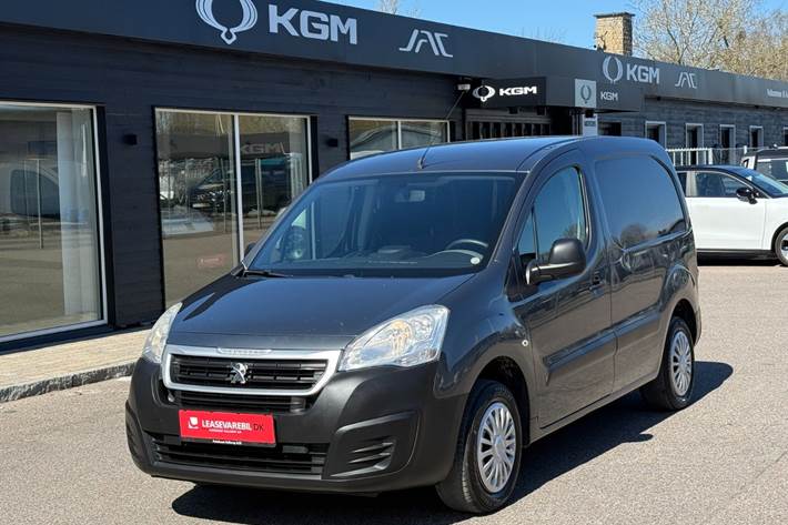 Grå Peugeot Partner fra 2017