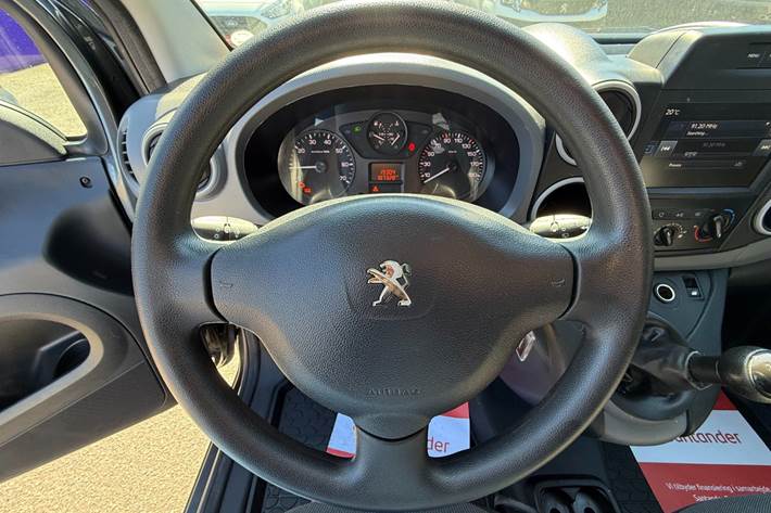 Grå Peugeot Partner fra 2017