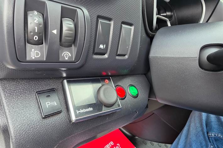 Hvid Renault Trafic T29 fra 2021