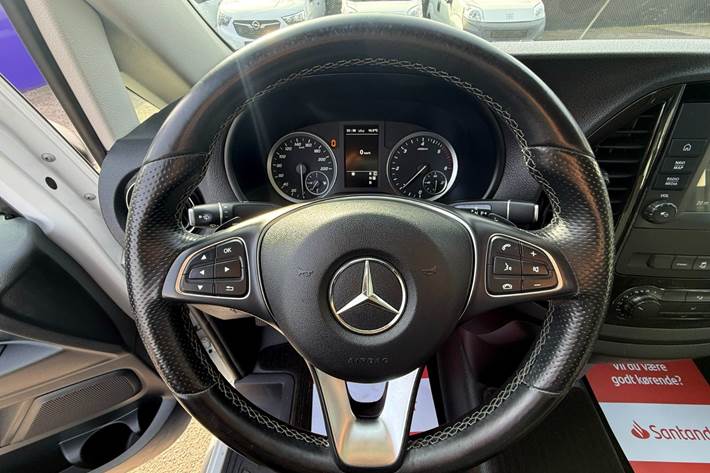 Hvid Mercedes Vito 114 fra 2023
