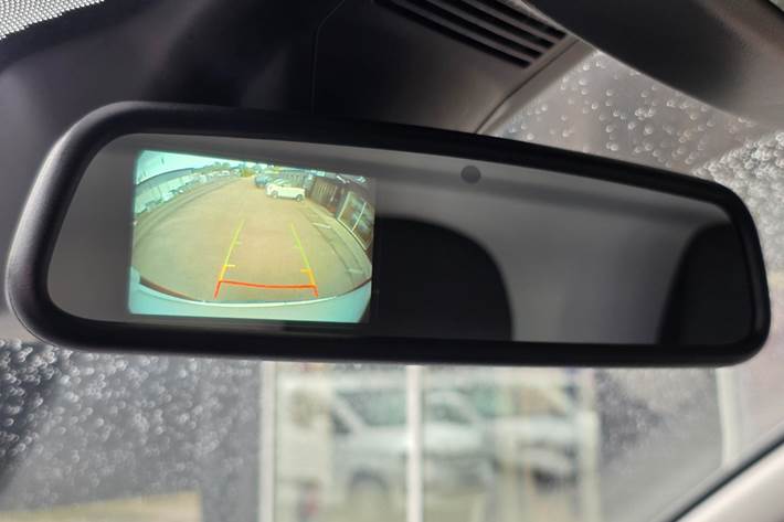 Hvid Renault Trafic fra 2022