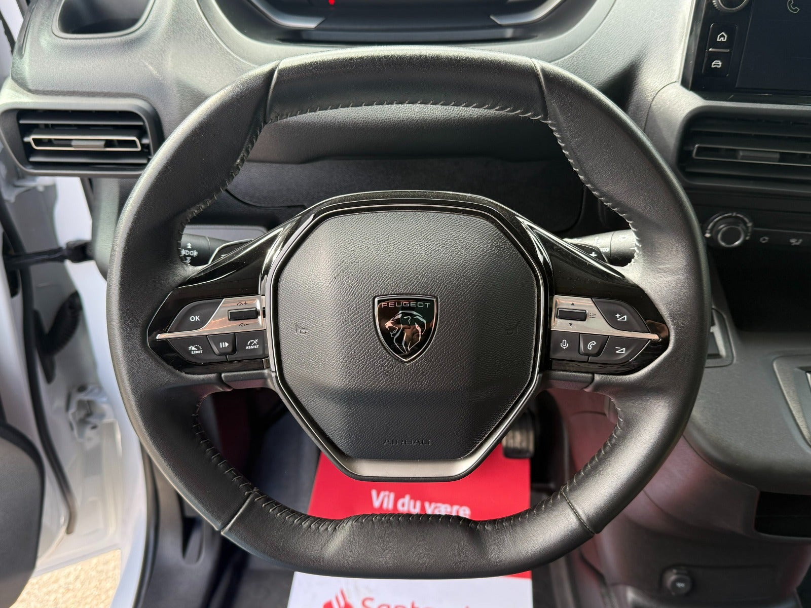 Hvid Peugeot Partner fra 2024