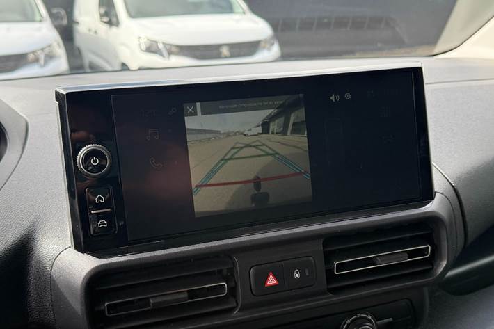 Hvid Peugeot Partner fra 2024