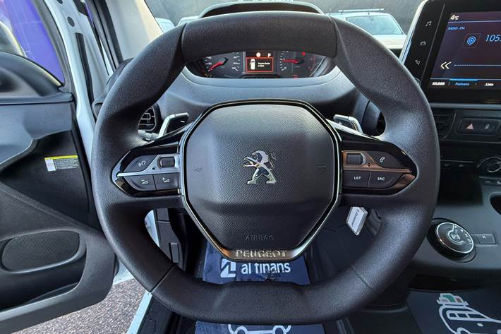 Hvid Peugeot Partner fra 2019