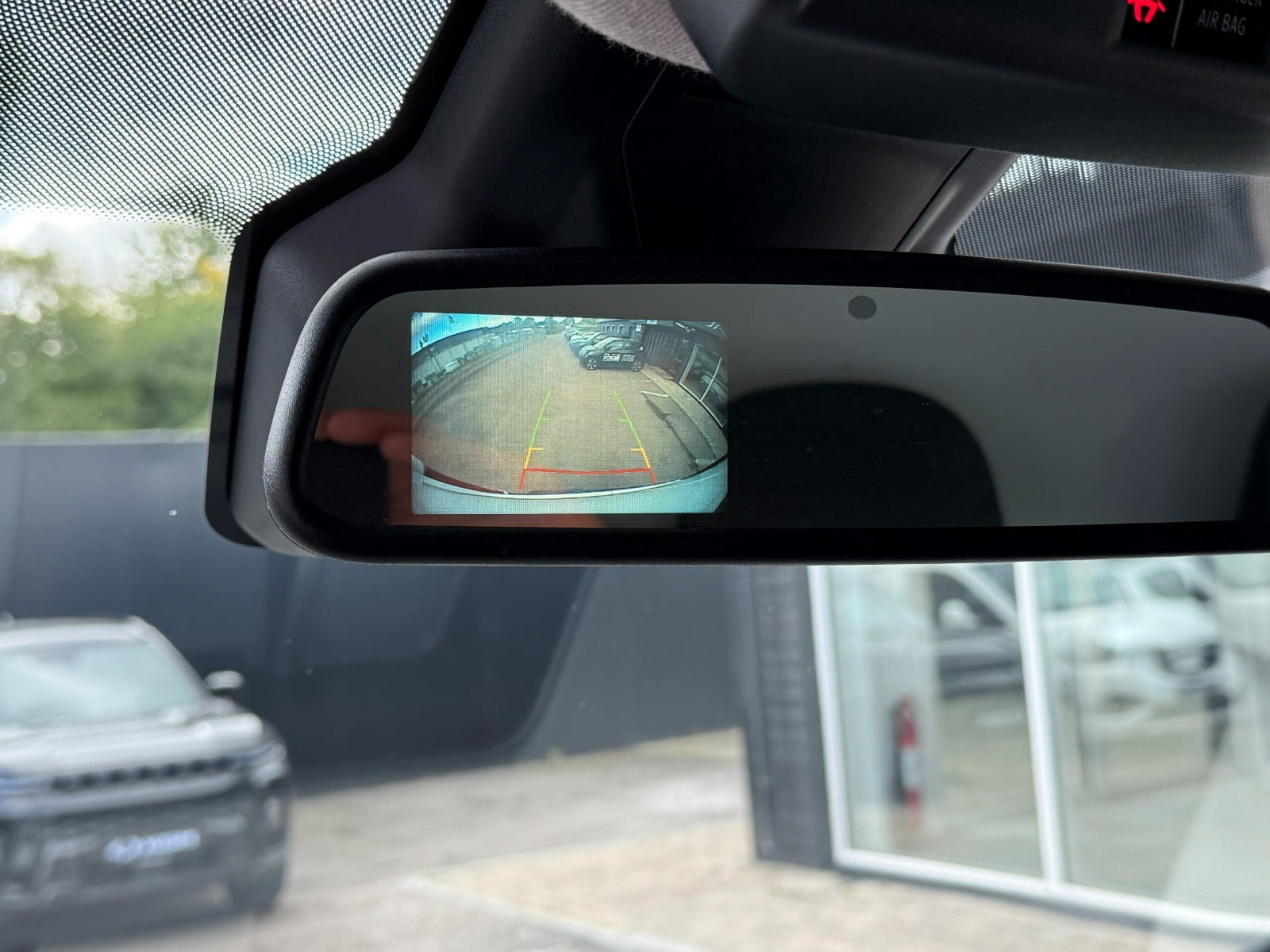 Hvid Renault Trafic fra 2022