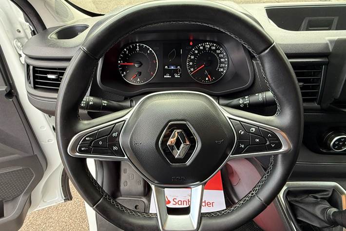 Hvid Renault Trafic fra 2022