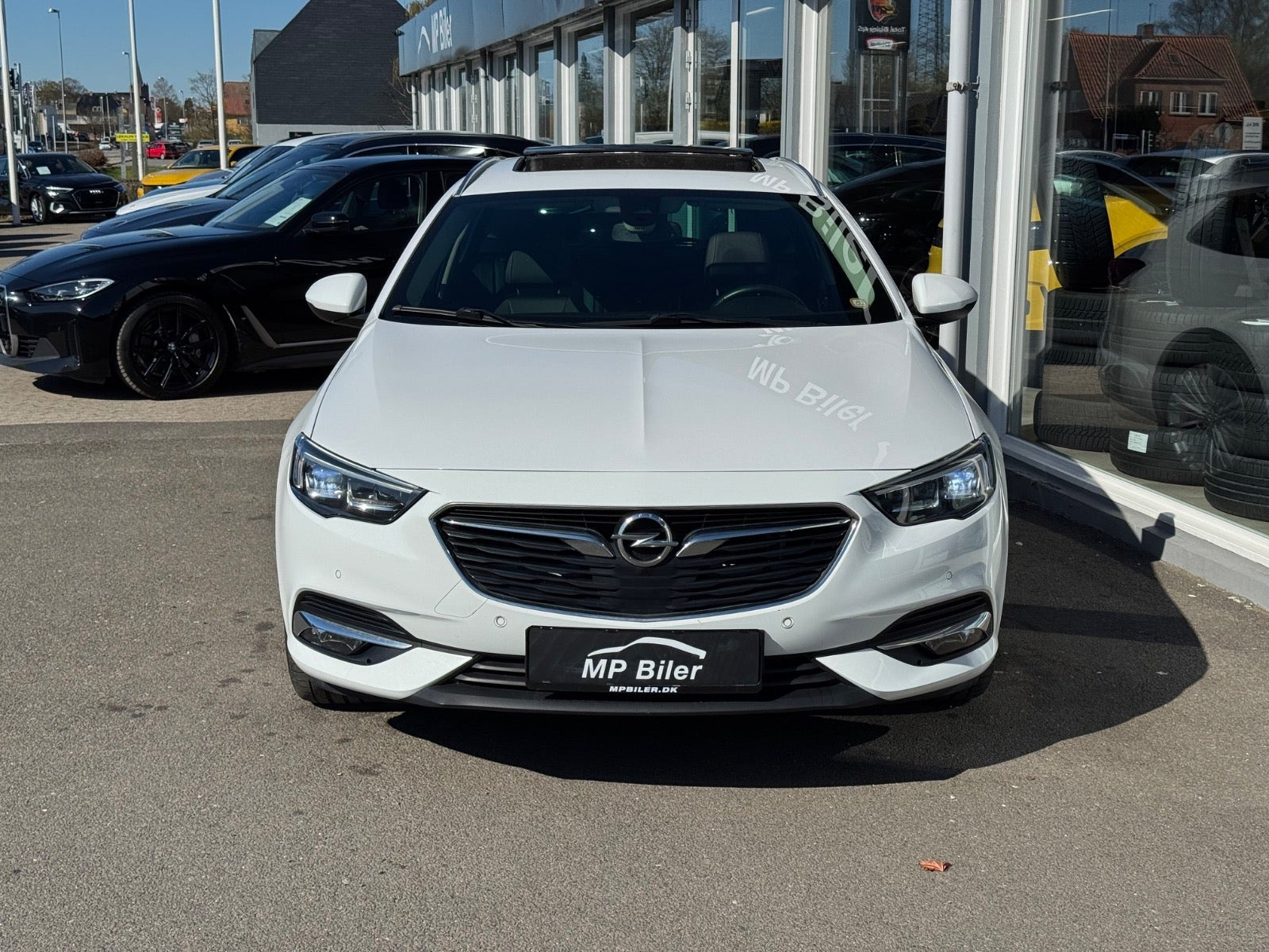 Hvid Opel Insignia fra 2019