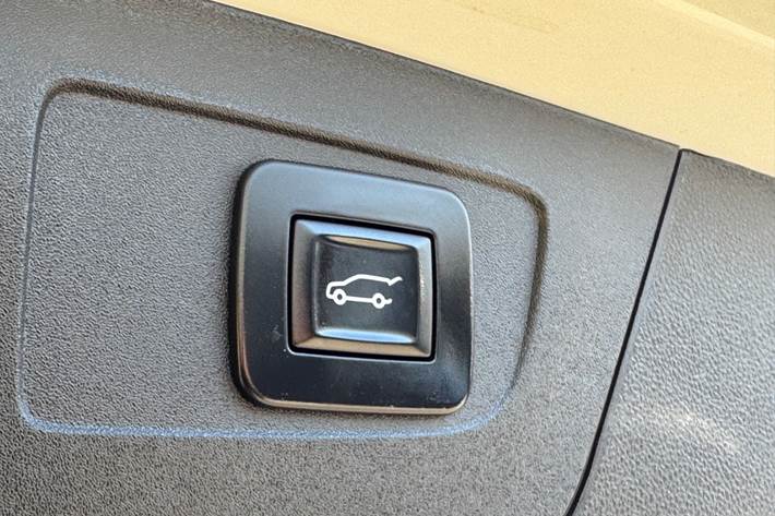 Hvid Opel Insignia fra 2019