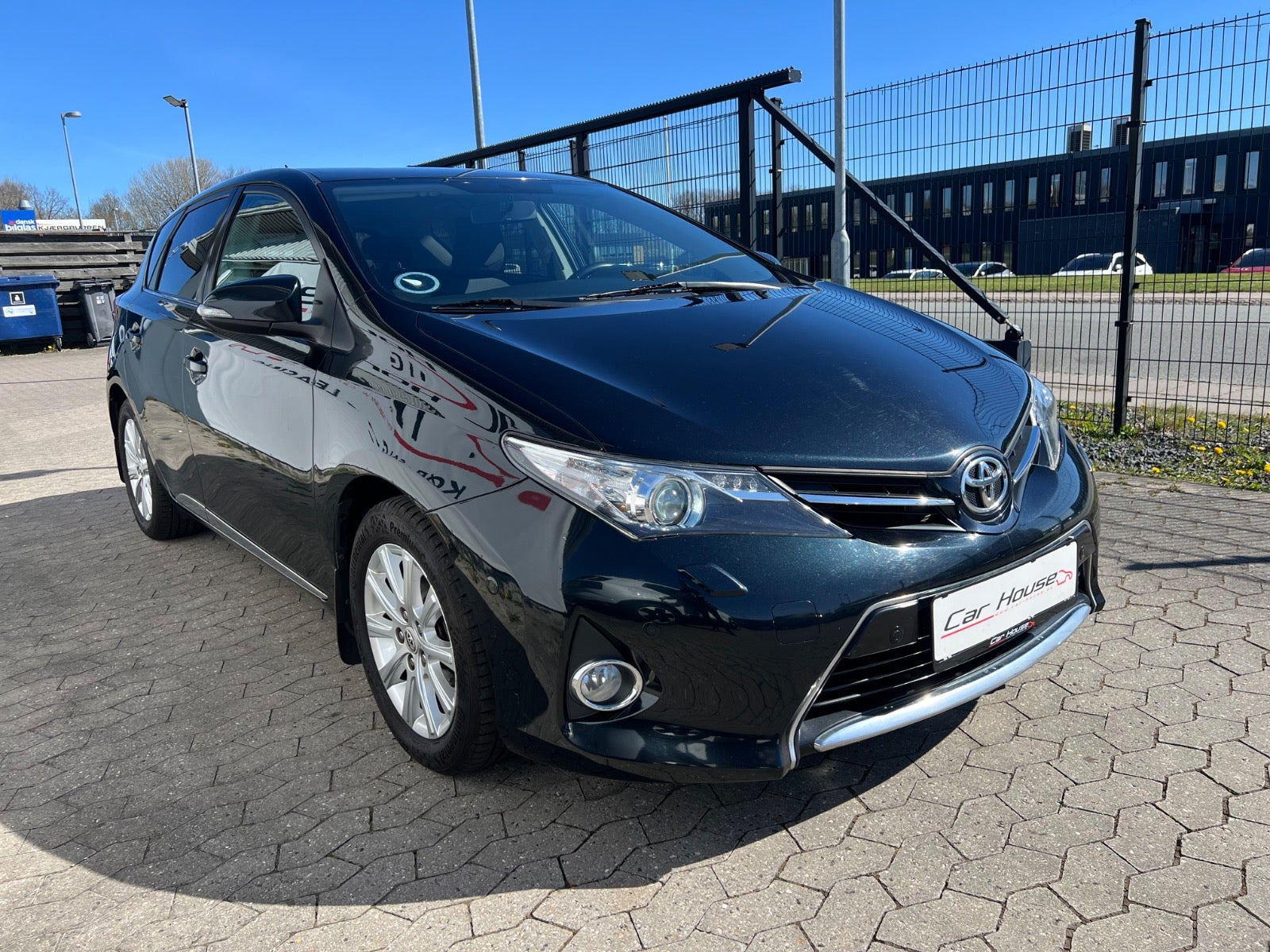 Blå Toyota Auris fra 2014