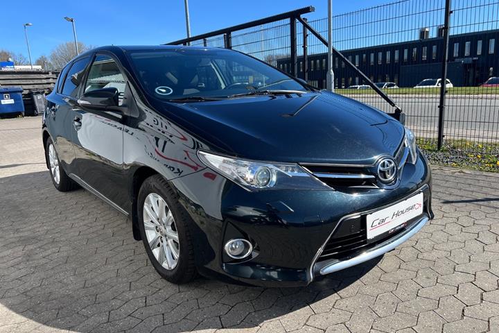 Blå Toyota Auris fra 2014