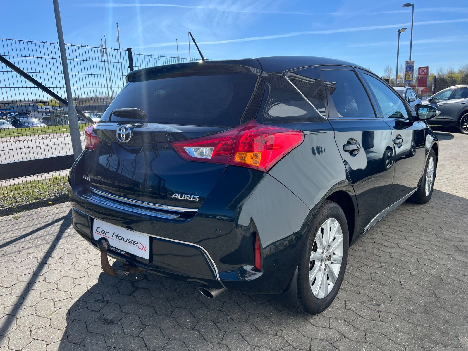 Blå Toyota Auris fra 2014