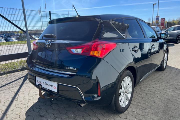 Blå Toyota Auris fra 2014
