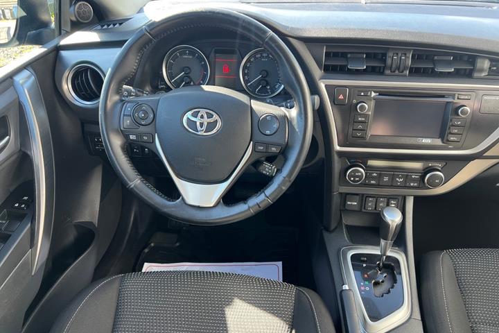Blå Toyota Auris fra 2014