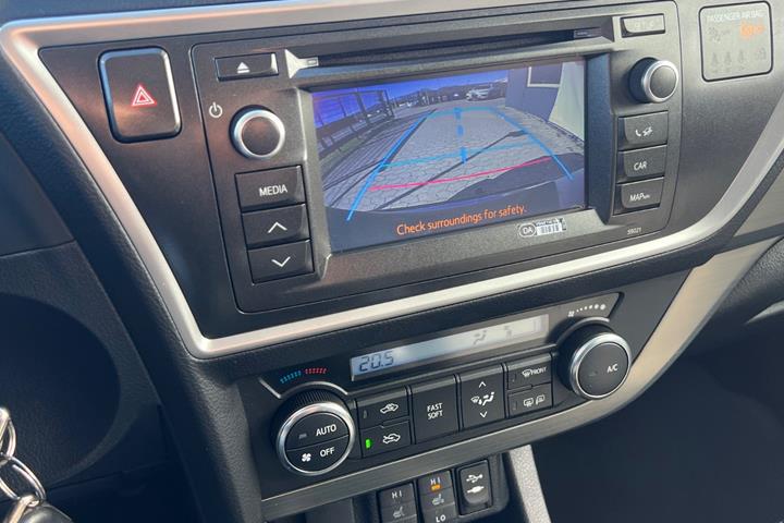Blå Toyota Auris fra 2014