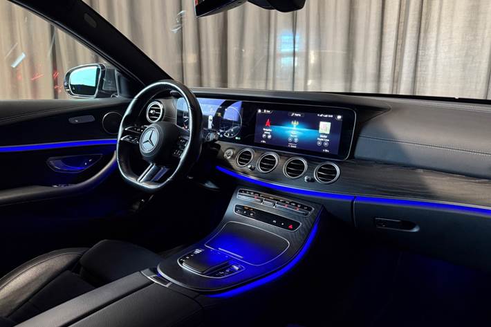Grå Mercedes E220 d fra 2021