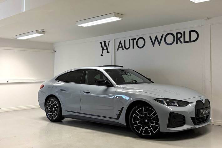 Grå BMW i4 fra 2025