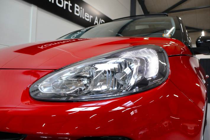 Rød Opel Adam fra 2017