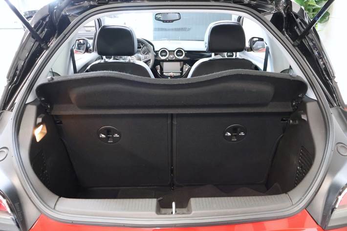 Rød Opel Adam fra 2017