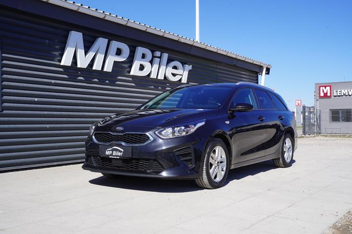Sort Kia Ceed fra 2021 set udefra