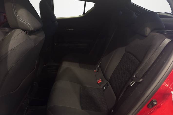 Grå Toyota C-HR fra 2020