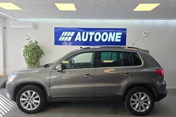 Grå VW Tiguan fra 2008