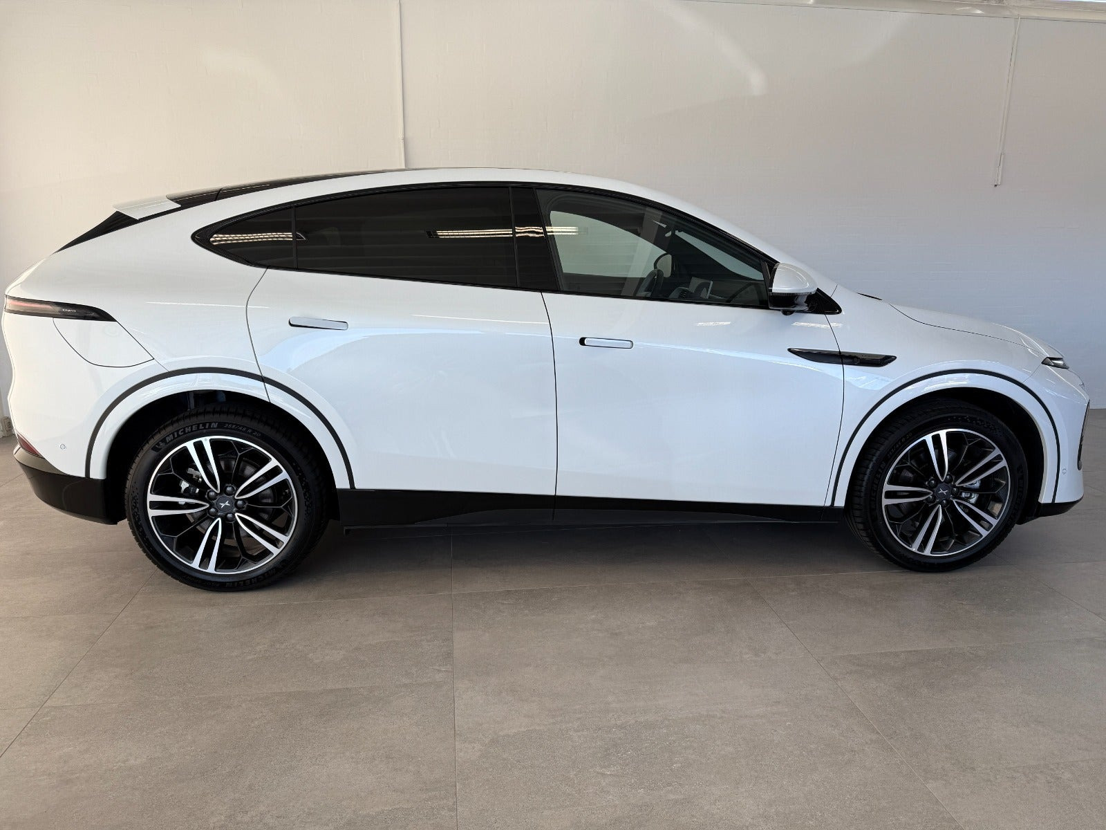 Hvid Xpeng G6 fra 2024