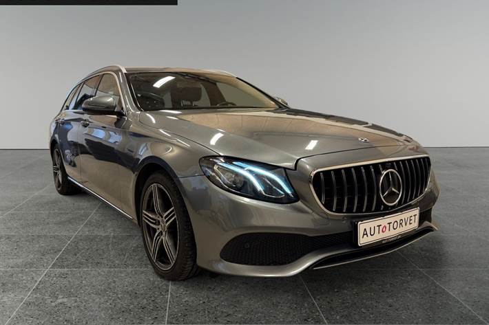 Grå Mercedes E220 d fra 2018
