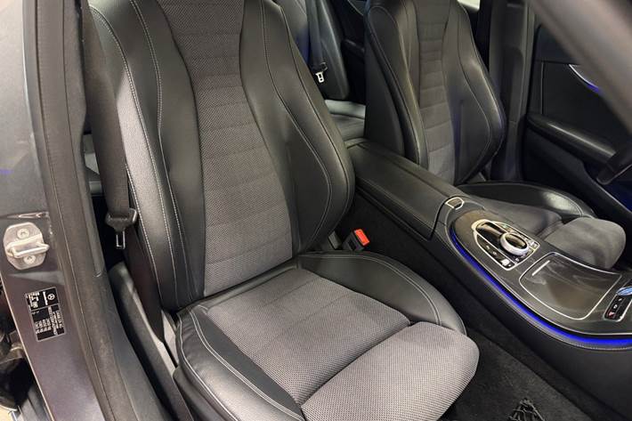 Grå Mercedes E220 d fra 2018