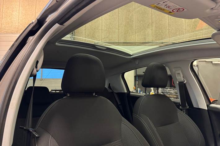 Grå Peugeot 208 fra 2020