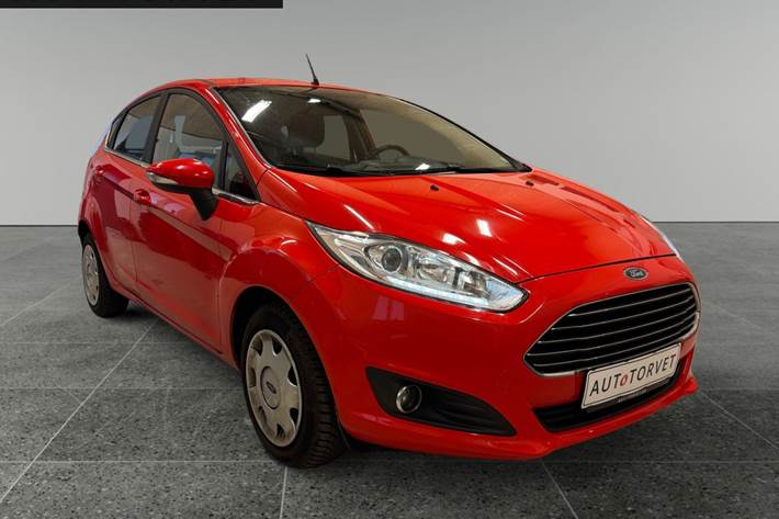 Rød Ford Fiesta fra 2015